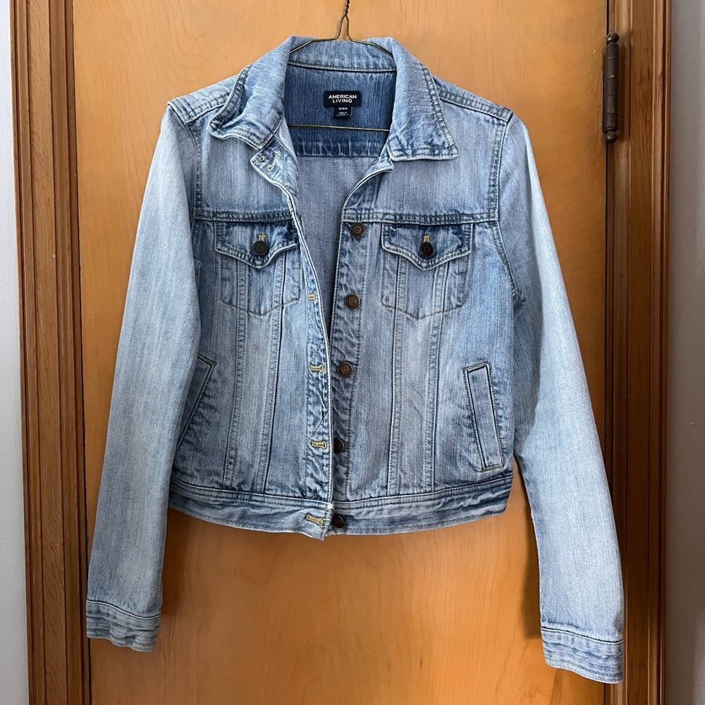 Perfect, flattering jean jacket.
